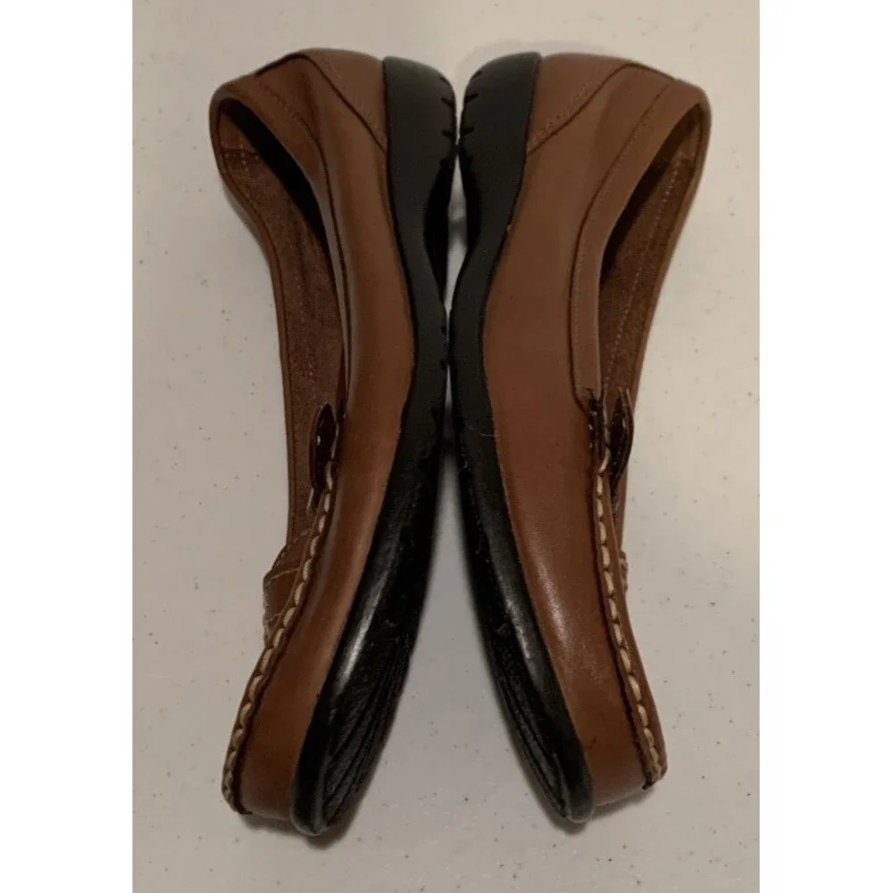 Thom McAn Women Brown Leather Gold Buckle Loafers Slip On 8w Comfort Shoes